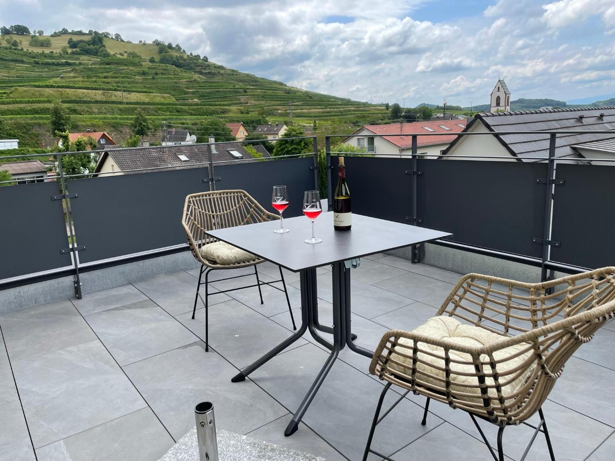 Weingut & Strausswirtschaft Vogel Apartment Vogtsburg Exterior foto
